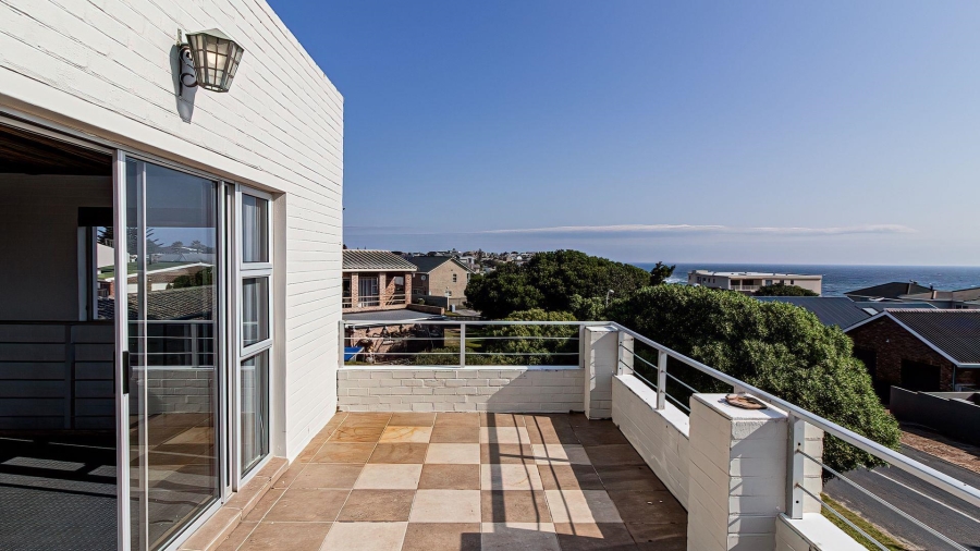 4 Bedroom Property for Sale in De Kelders Western Cape